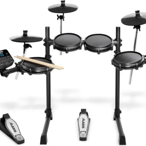 Test Alesis Turbo Mesh Kit : le kit pour débuter sans réveiller tout le quartier