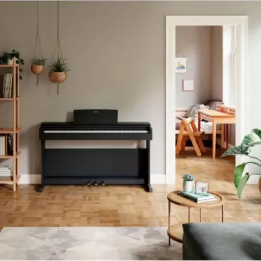 Test Yamaha ARIUS YDP-145 : le piano numérique meuble sérieux pour bosser à la maison sans se prendre la tête
