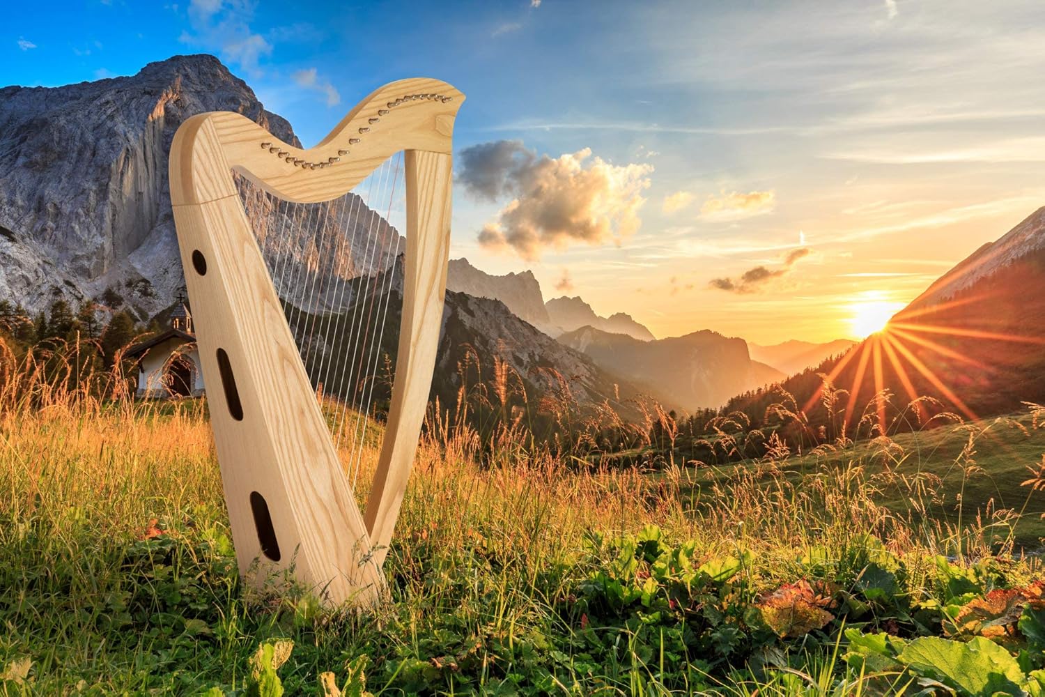 H-22 Harpe Celtique 22 cordes, accordée en Mi bémol majeur, mécanique à demi-tons, en frêne, inclut housse et 2 clés d’accordage, hauteur 83,5 cm.