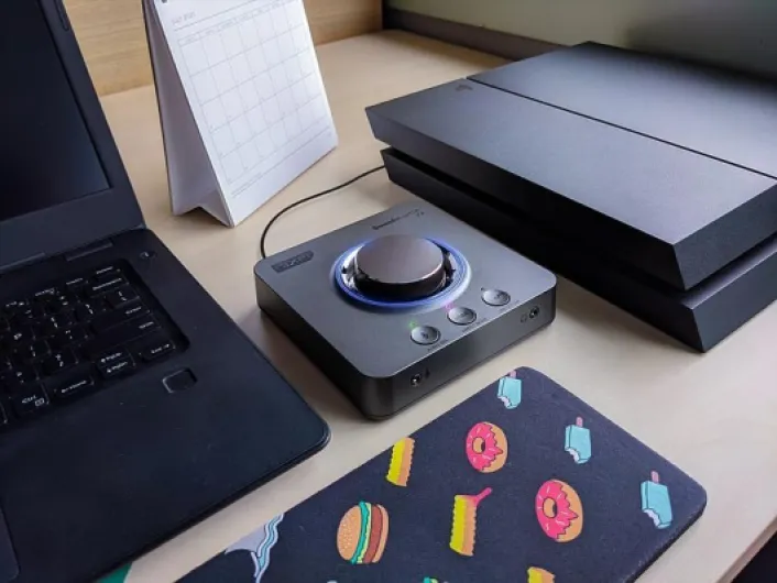 Sound Blaster X4 Hi-Res 24bit/192kHz DAC USB Externe et Carte Son Ampli, Multi-Canaux, 7.1 Surround Discret, Entrée Casque pour PC et Mac 114 dB avec entrée optique et kit SmartComms