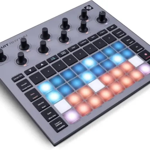 Test Novation Circuit Rhythm : la groovebox nomade qui donne envie de sampler partout