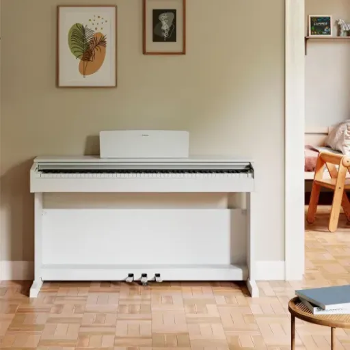 Test Yamaha ARIUS YDP-145 : le piano numérique meuble sérieux pour bosser à la maison