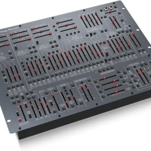 Test Behringer 2600 GRAY MEANIE : le clone d’ARP qui donne envie de tripoter des faders pendant des heures