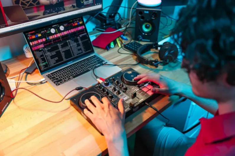 DJLearning Kit MK2 — Kit Tout-en-Un pour Apprendre à Mixer — Logiciels et Tutoriels Inclus