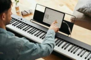 Test Casio CDP-S110BK : le piano numérique 88 touches qui fait le job sans chichi